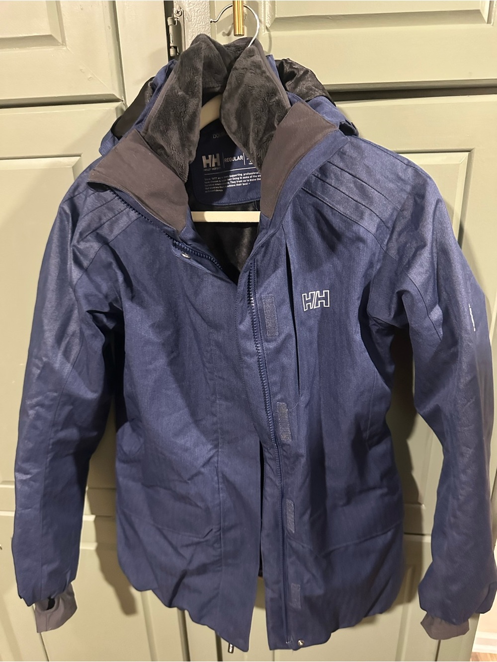 Helly Hansen Men’s Medium Waterproof Navy Jacket with Fleece-Lined Hood